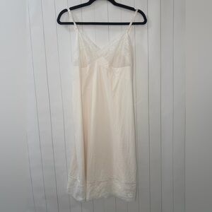 Vintage Vanity Fair White Antron III Nylon Full Slip with Lace Trim Size 38